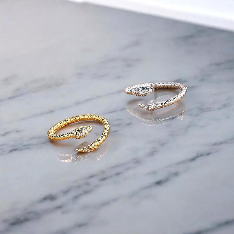 Bague serpent OPHÉÏA dorée ajustable en acier inoxydable avec zircons – Van Lys