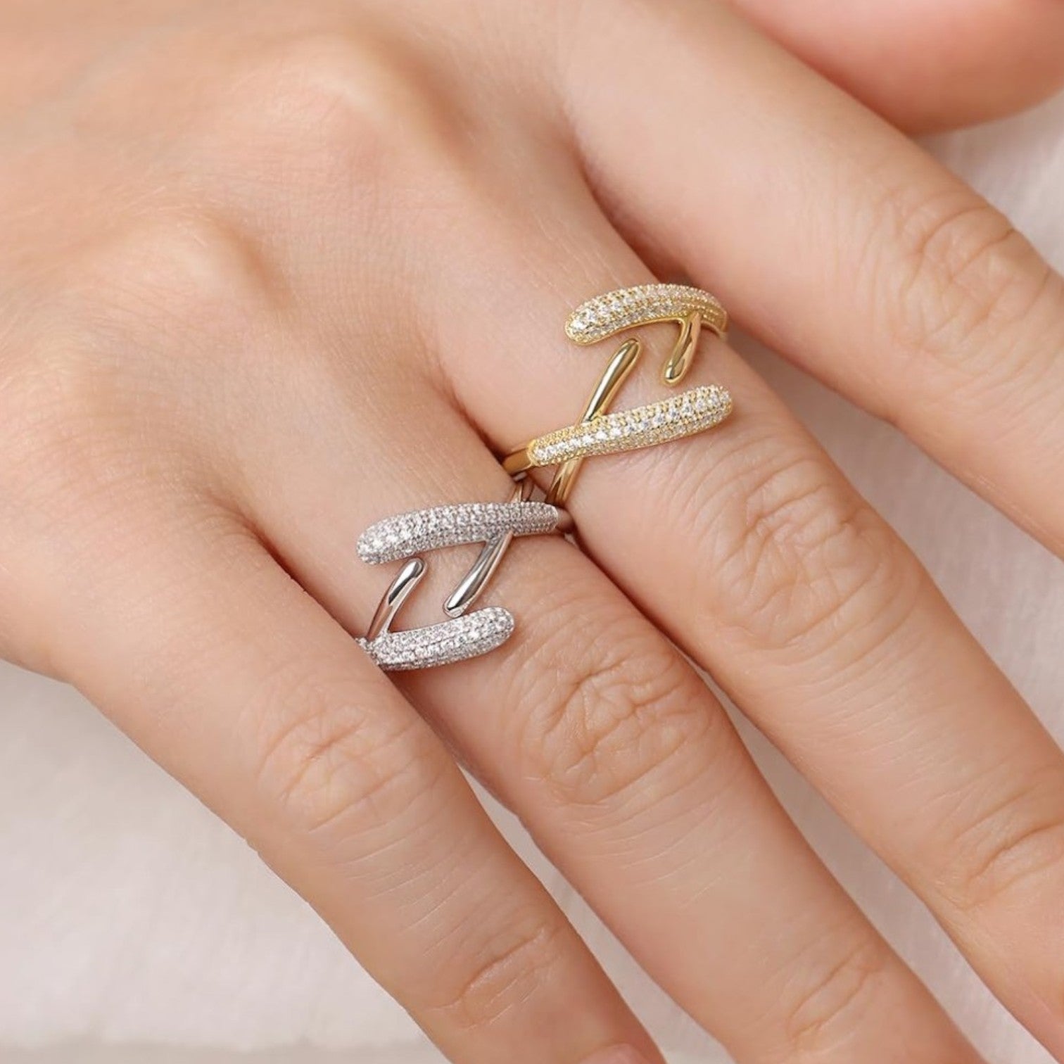 Bague ISIS croisée ajustable en argent 925 plaqué or, pavée de zircons brillants – Van Lys
