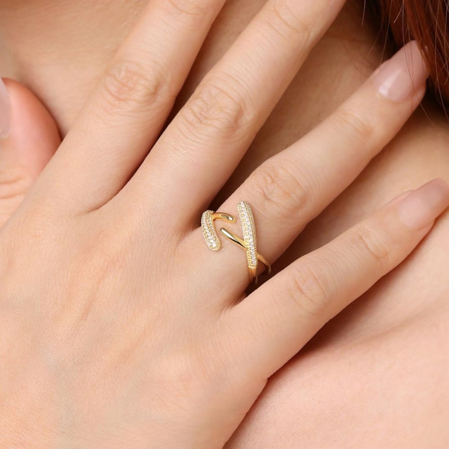 Bague ISIS croisée ajustable en argent 925 plaqué or, pavée de zircons brillants – Van Lys